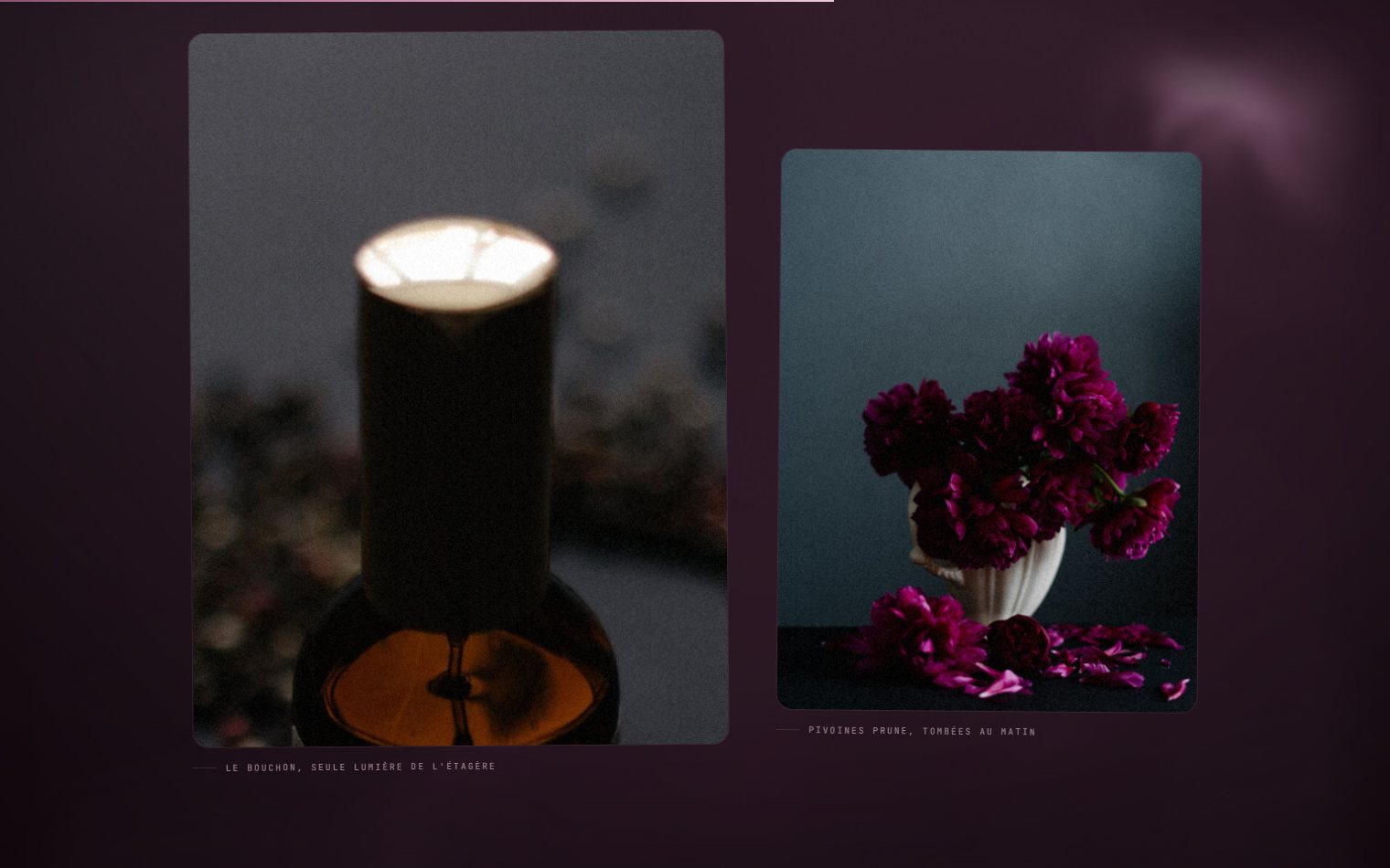 Démo SILLAGE : flacon de parfum dans une brume mauve